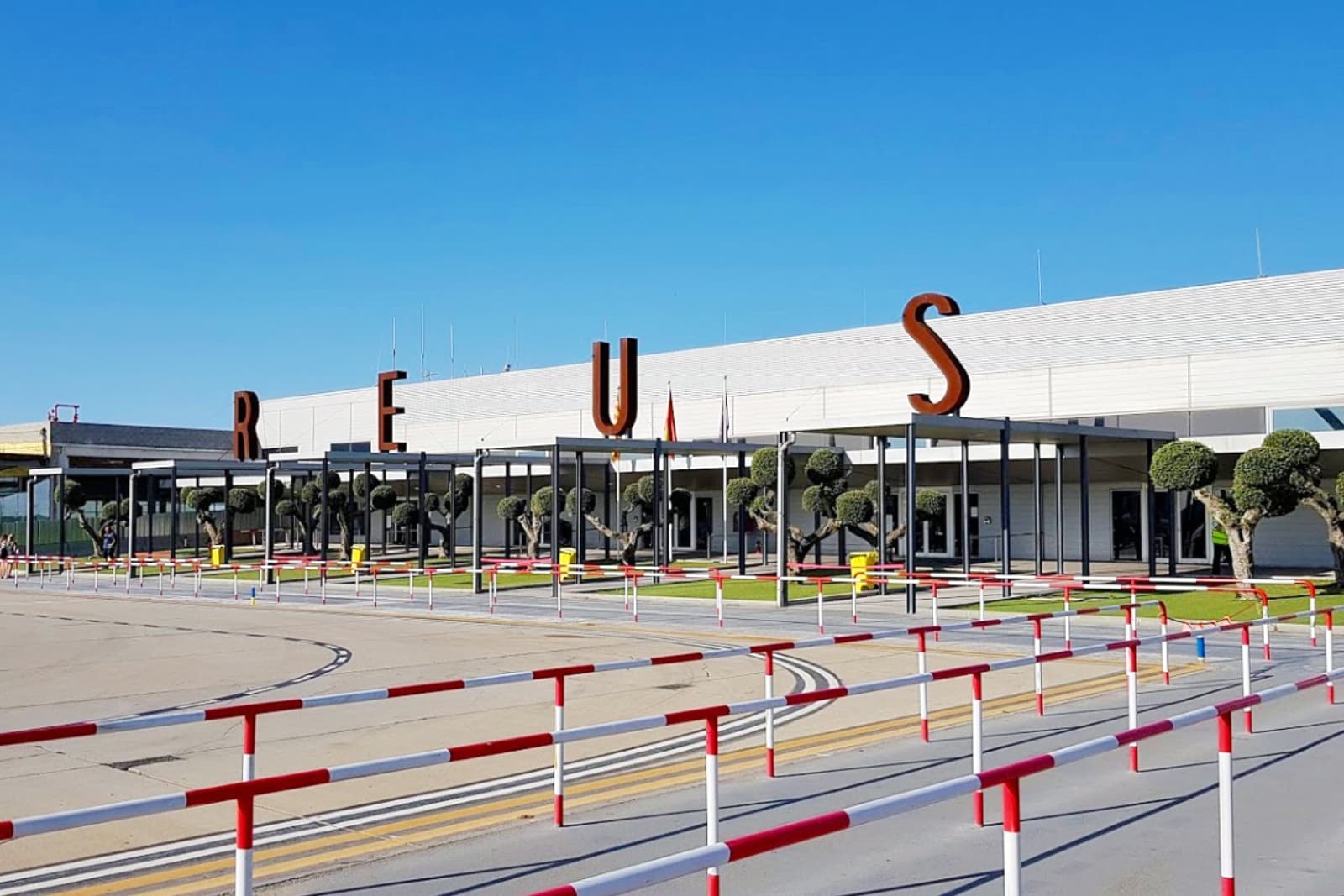 Reus Airport, entrance outside view